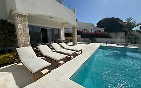 Coral Bay Beach Villa